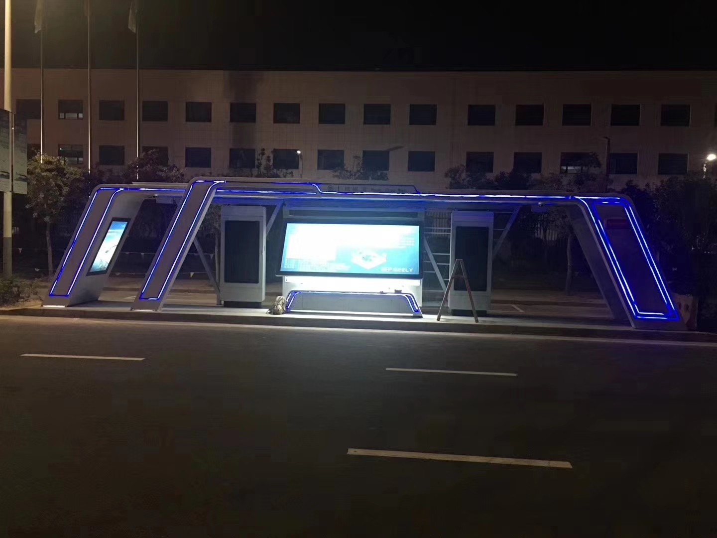 杭州无人驾驶停靠站  2019年10月